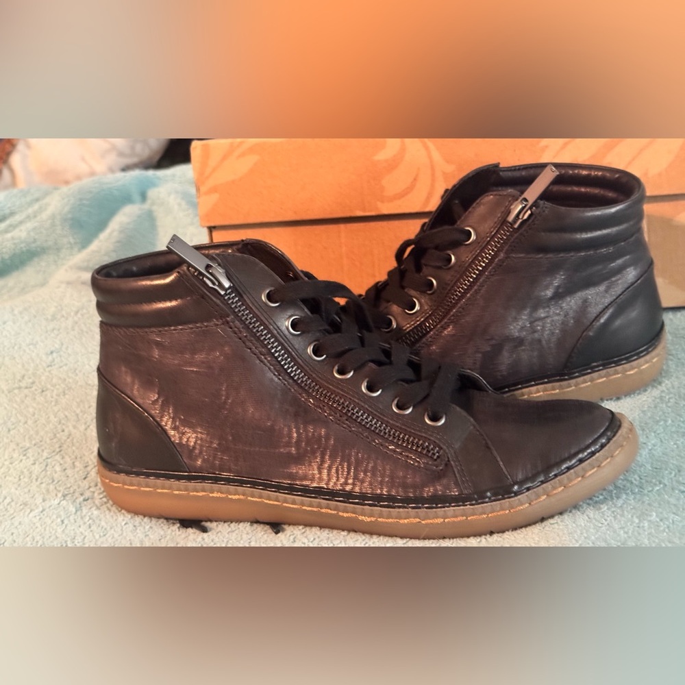 SOFFT WOMENS  Black Leather Lace-Up High-Top Sneakers with Side Zipper